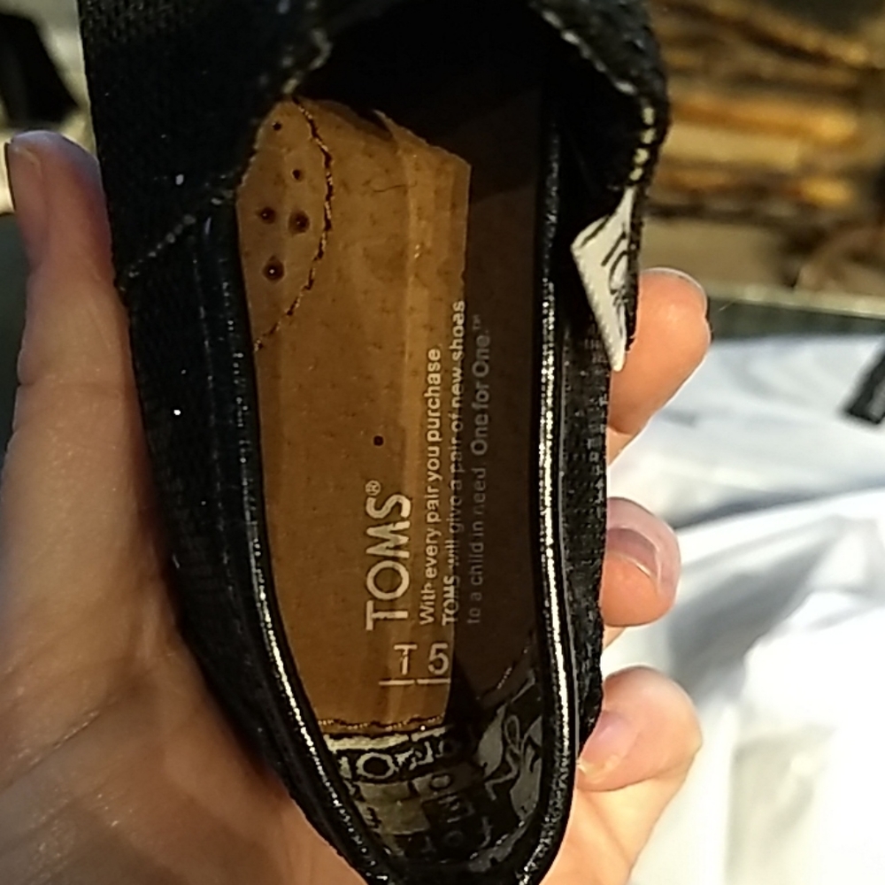 Toms - Picture 2 of 2